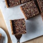 Τάρτα μπανάνας με ταχίνι και κακάο στο air fryer